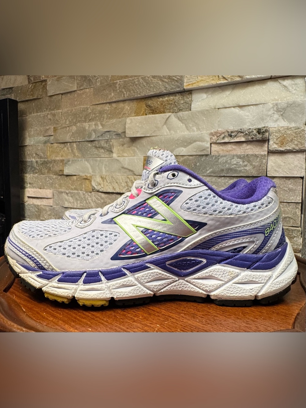 Woman’s Sz 6 New Balance 840v3 Running Purple Neon Green Sneakers Shoes EUC